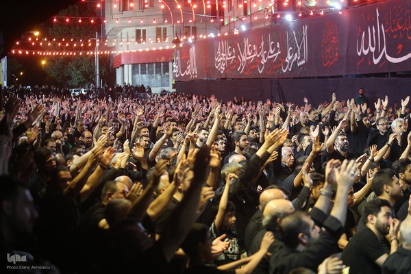 شام غریبان حسینی در محله باغ فیض