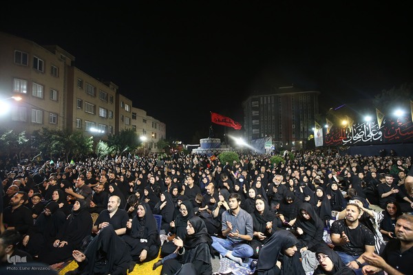 شام غریبان حسینی در محله باغ فیض