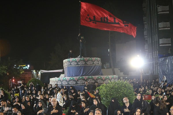 شام غریبان حسینی در محله باغ فیض