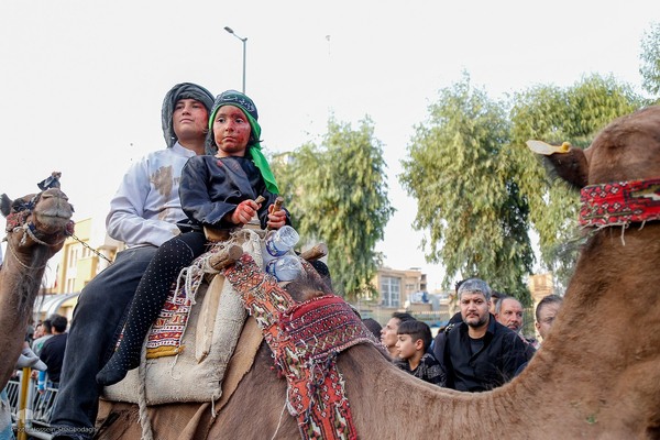 دسته نمادین کاروان اسرای کربلا در قم