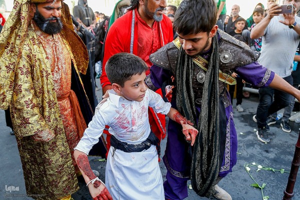 دسته نمادین کاروان اسرای کربلا در قم