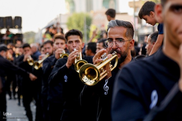 دسته نمادین کاروان اسرای کربلا در قم