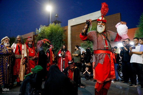 دسته نمادین کاروان اسرای کربلا در قم