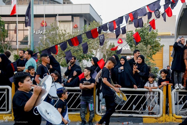 دسته نمادین کاروان اسرای کربلا در قم