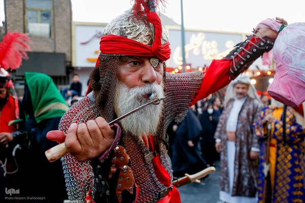 دسته نمادین کاروان اسرای کربلا در قم
