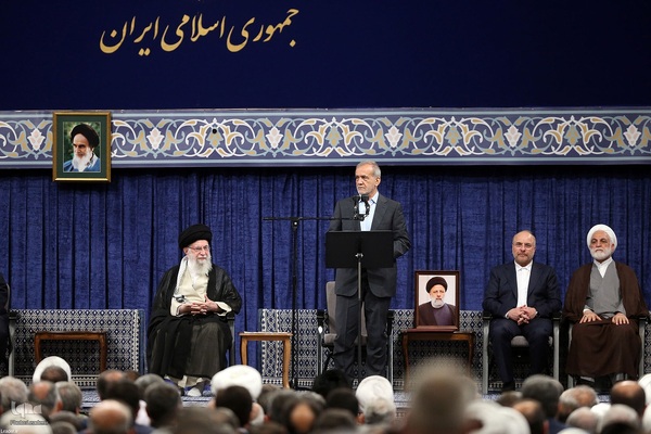 مراسم تنفیذ حکم چهاردهمین دوره ریاست جمهوری اسلامی ایران‌