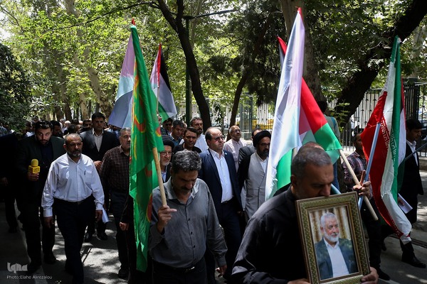 تجمع اعتراضی در محکومیت ترور شهید هنیه مقابل دانشگاه تهران