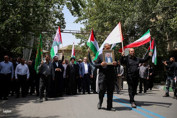 تجمع اعتراضی در محکومیت ترور شهید هنیه مقابل دانشگاه تهران