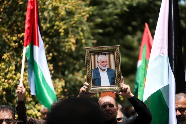 تجمع اعتراضی در محکومیت ترور شهید هنیه مقابل دانشگاه تهران