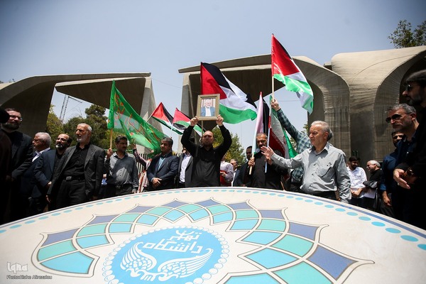 تجمع اعتراضی در محکومیت ترور شهید هنیه مقابل دانشگاه تهران