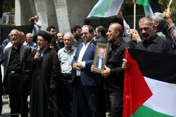 تجمع اعتراضی در محکومیت ترور شهید هنیه مقابل دانشگاه تهران