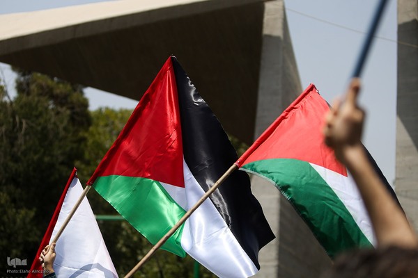 تجمع اعتراضی در محکومیت ترور شهید هنیه مقابل دانشگاه تهران