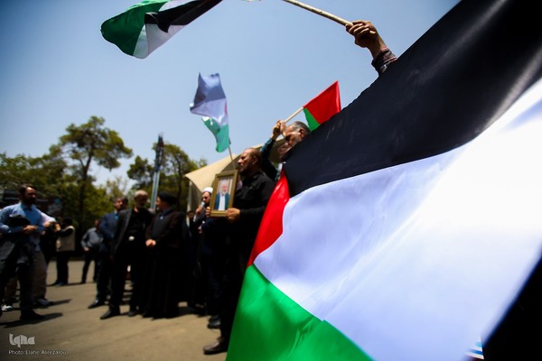 تجمع اعتراضی در محکومیت ترور شهید هنیه مقابل دانشگاه تهران