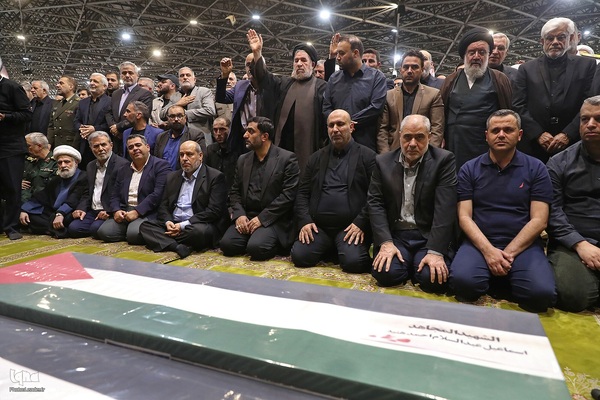 اقامه نماز بر پیکر شهید اسماعیل هنیه توسط مقام معظم رهبری