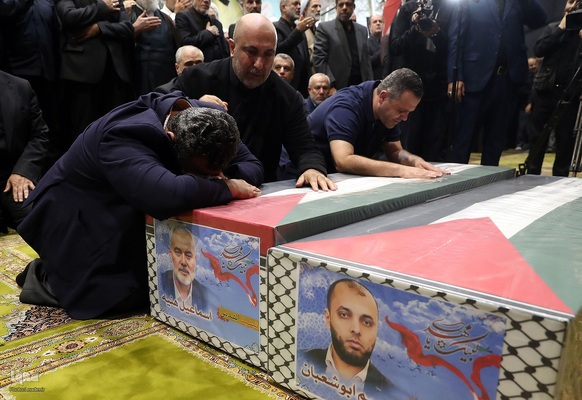 اقامه نماز بر پیکر شهید اسماعیل هنیه توسط مقام معظم رهبری