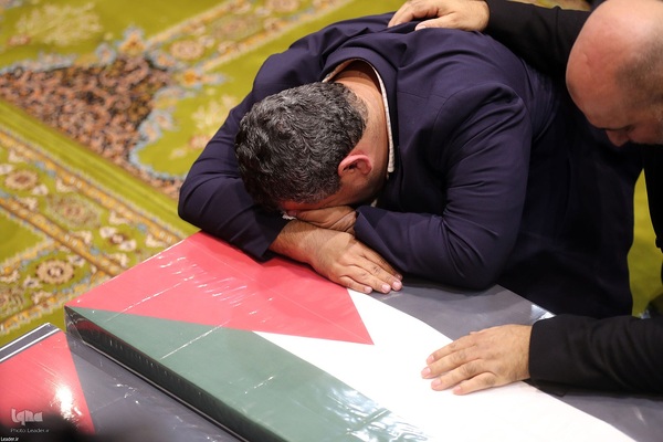 اقامه نماز بر پیکر شهید اسماعیل هنیه توسط مقام معظم رهبری