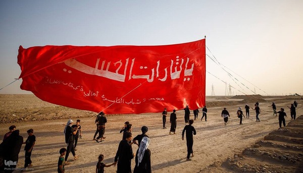 حرکت محبان امام حسین (ع) با پای پیاده به سمت کربلا از جنوبی ترین مناطق عراق