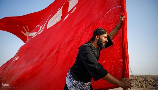 حرکت محبان امام حسین (ع) با پای پیاده به سمت کربلا از جنوبی ترین مناطق عراق