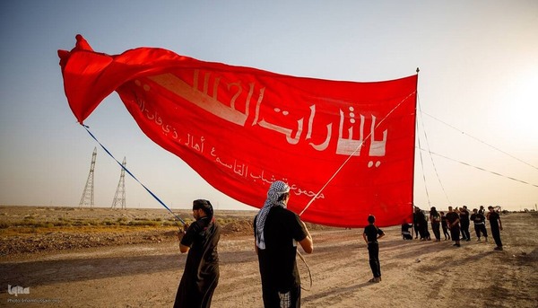 حرکت محبان امام حسین (ع) با پای پیاده به سمت کربلا از جنوبی ترین مناطق عراق