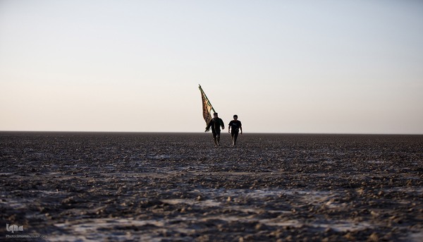 حرکت محبان امام حسین (ع) با پای پیاده به سمت کربلا از جنوبی ترین مناطق عراق