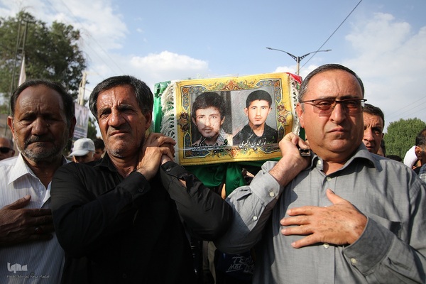 تشییع پیکر مادر 4 شهید دوران دفاع مقدس در شهیدآباد فارس