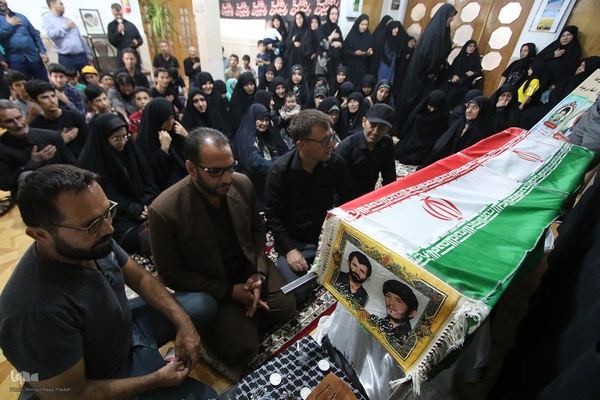 تشییع پیکر مادر 4 شهید دوران دفاع مقدس در شهیدآباد فارس