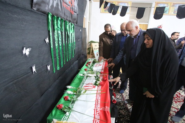 تشییع پیکر مادر 4 شهید دوران دفاع مقدس در شهیدآباد فارس