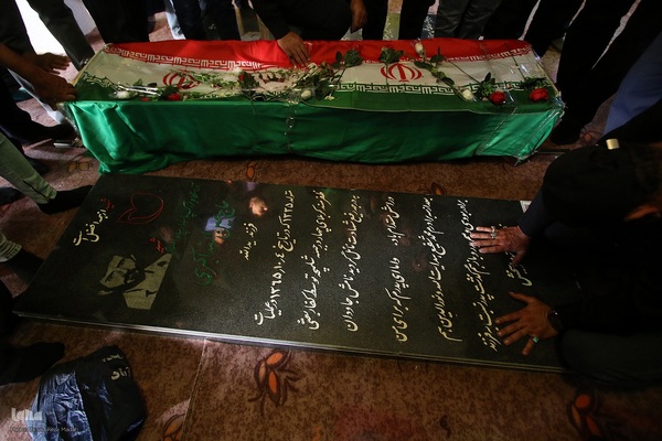 تشییع پیکر مادر 4 شهید دوران دفاع مقدس در شهیدآباد فارس