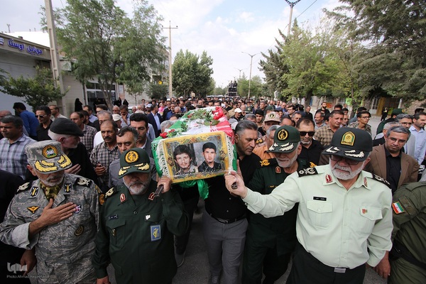 تشییع پیکر مادر 4 شهید دوران دفاع مقدس در شهیدآباد فارس