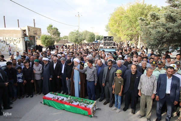 تشییع پیکر مادر 4 شهید دوران دفاع مقدس در شهیدآباد فارس