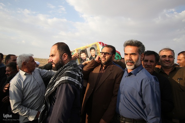 تشییع پیکر مادر 4 شهید دوران دفاع مقدس در شهیدآباد فارس