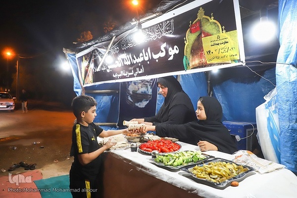 خدمت‌رسانی شبانه‌روزی مواکب حسینی به زوار در چذابه