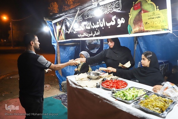 خدمت‌رسانی شبانه‌روزی مواکب حسینی به زوار در چذابه