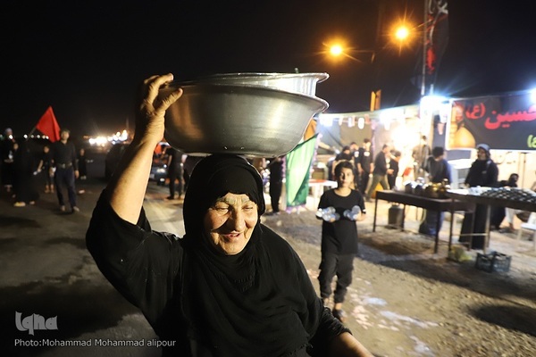 خدمت‌رسانی شبانه‌روزی مواکب حسینی به زوار در چذابه