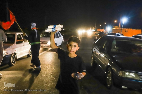 خدمت‌رسانی شبانه‌روزی مواکب حسینی به زوار در چذابه