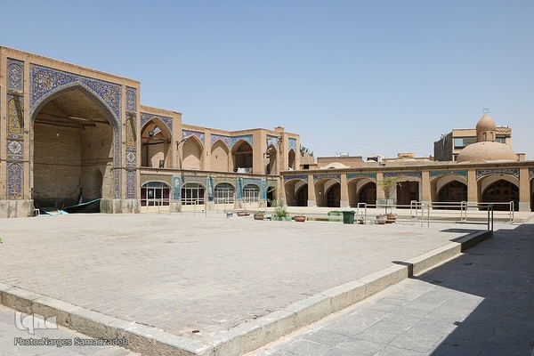 مسجد رحیم خان اصفهان؛ نگین فیروزه‌ای دوره قاجار