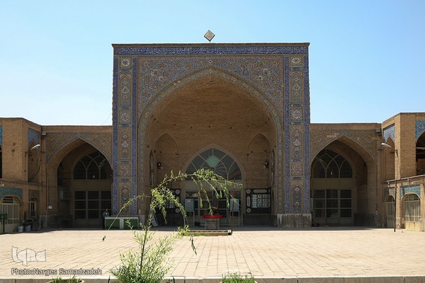 مسجد رحیم خان اصفهان؛ نگین فیروزه‌ای دوره قاجار