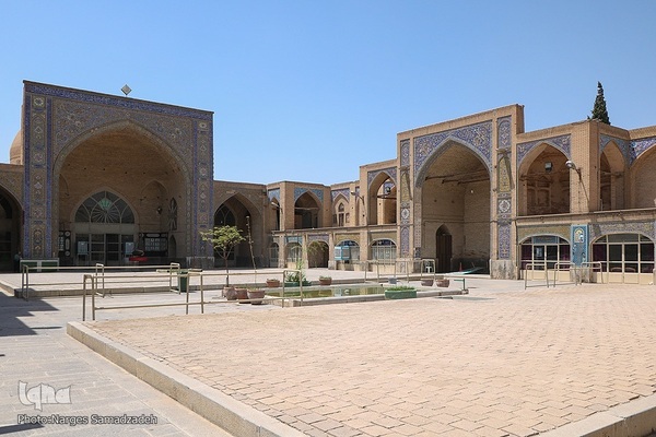 مسجد رحیم خان اصفهان؛ نگین فیروزه‌ای دوره قاجار