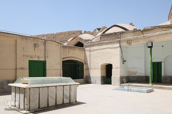 مسجد رحیم خان اصفهان؛ نگین فیروزه‌ای دوره قاجار