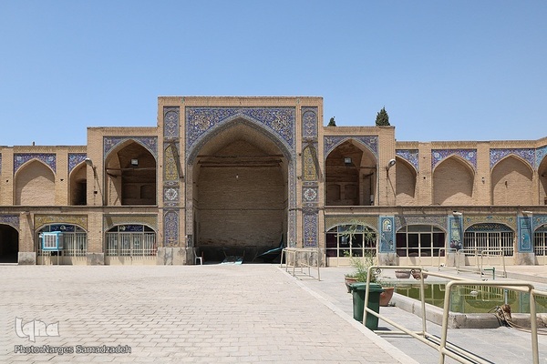 مسجد رحیم خان اصفهان؛ نگین فیروزه‌ای دوره قاجار