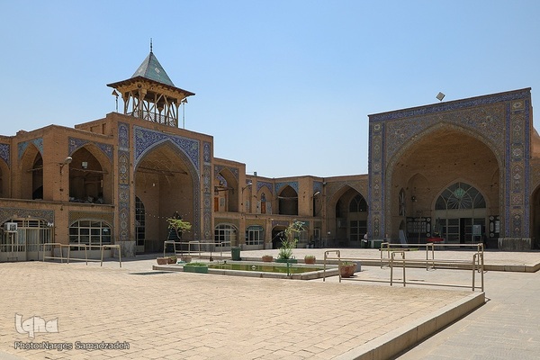 مسجد رحیم خان اصفهان؛ نگین فیروزه‌ای دوره قاجار