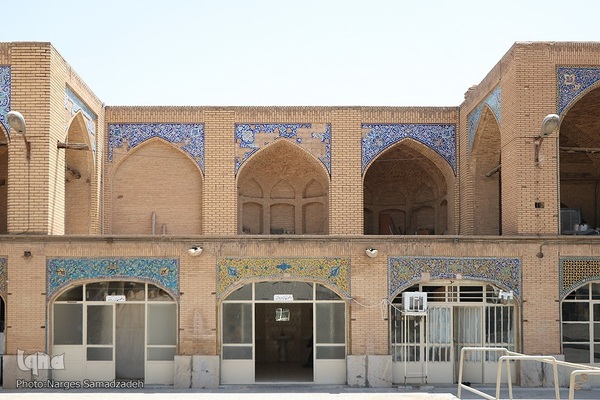 مسجد رحیم خان اصفهان؛ نگین فیروزه‌ای دوره قاجار