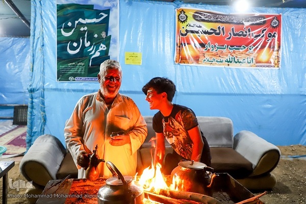 ما خادمان زوار حسين(ع) هستیم