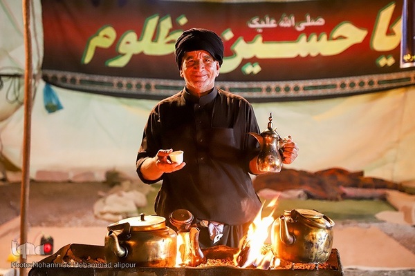 ما خادمان زوار حسين(ع) هستیم