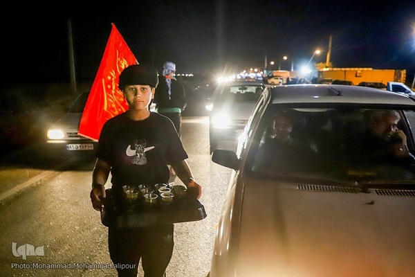 ما خادمان زوار حسين(ع) هستیم