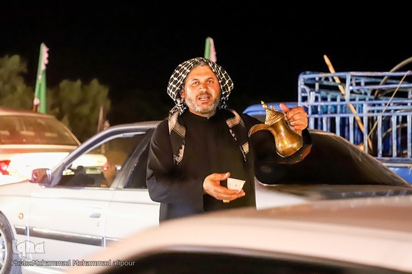 ما خادمان زوار حسين(ع) هستیم