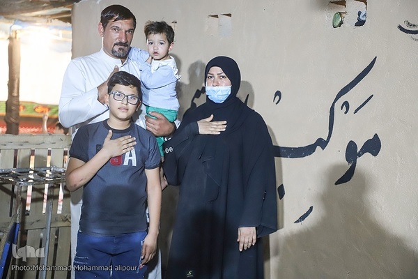 ما خادمان زوار حسين(ع) هستیم