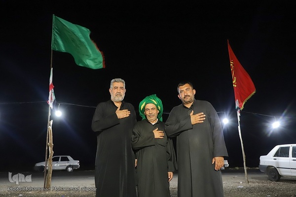 ما خادمان زوار حسين(ع) هستیم