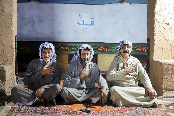 ما خادمان زوار حسين(ع) هستیم