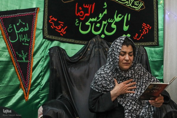 خانم ثریا زمانی از سال ۷۲ که از امام رضا(ع) شفا گرفته است با برگزاری مراسم عزاداری رسم ارادت به حضرتش را ادا می‌کند.